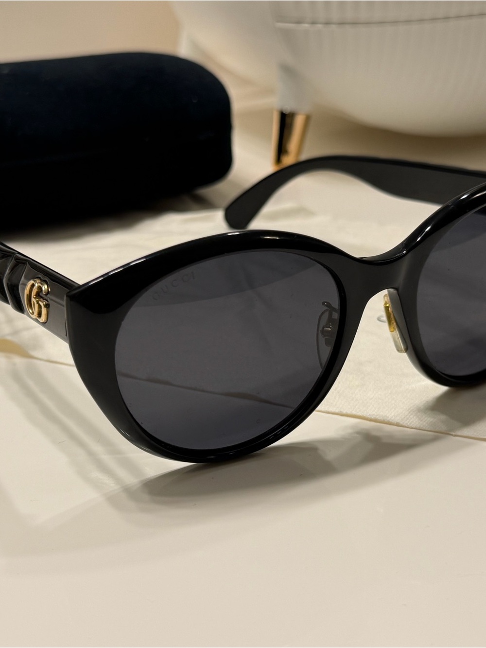 Gucci Black Round Women's Sunglasses with Gold Hardware - Picture 4 of 10